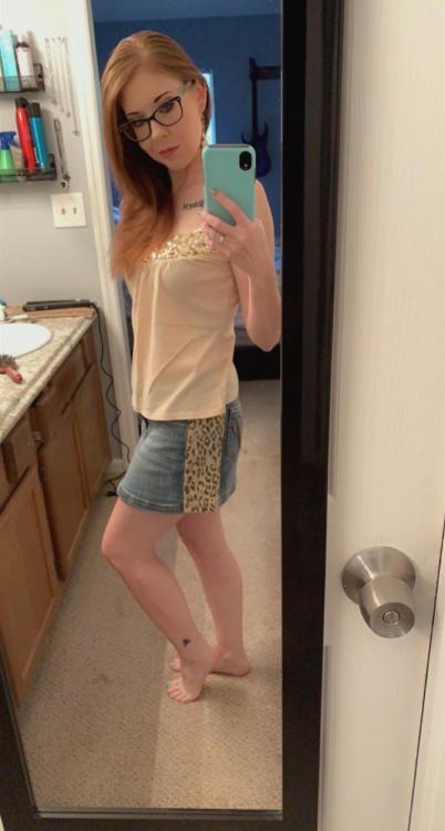 redhead-beauty: Redheaded, nerdy girl next door Redhead and nerdy!