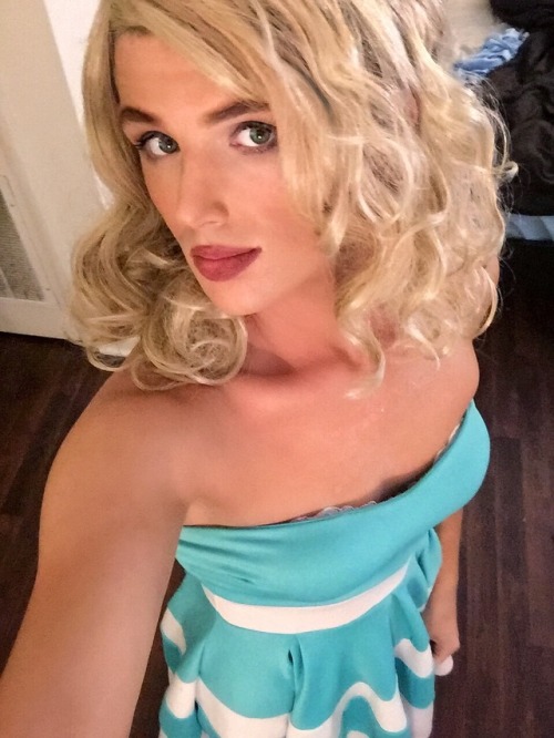 reaganisriley:Blue dress I can’t be the only guy that would like to put a smile on her face