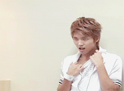 woomeh:  pose for the camera~ 