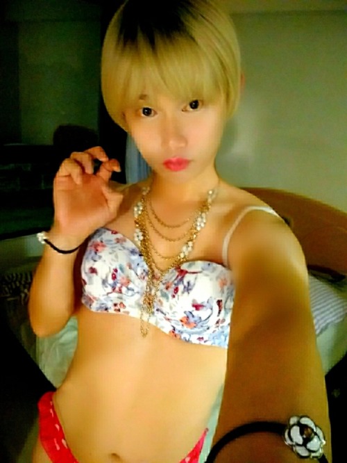 alicia-sissy: It’s me. Alicia.短髮男樣的Alicia, 色哥哥們想插嗎？ 老婆或女友不作的，Alicia都能幫你實現。肛交、吞精、喝尿、口水、性虐待、露出