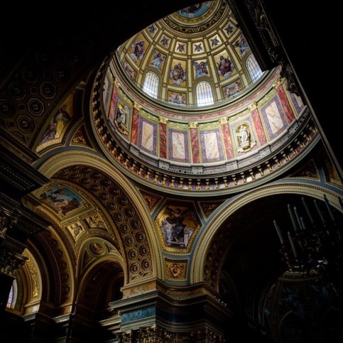 The dome of St. Stephen’s Basilica in Budapest, Hungary. #EverythingEverywhere #TLPicks #BBCTr