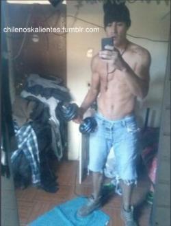 chadvic:  chilenoskalientes:  Men, 28 años. Mecánico de cuerpo y pichula exquisita, q ganas de estrujarla! rico el wn!!  Hi