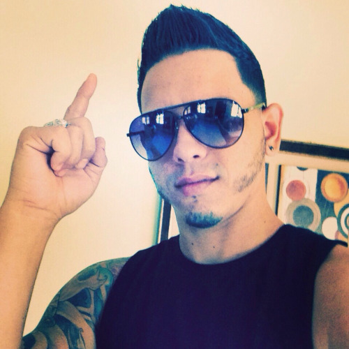 jmanuelo:  Mi sueldo lo comparto con el me dejo q me clave 