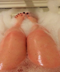 bustymama1014:  Bath time for Mama…..who wants to join me? 