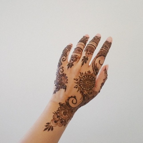 queerio-with-a-pen: bengurli: the old desi wives tale says the darker your henna stain turns out the