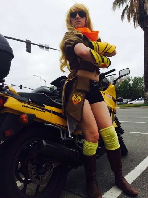 mo-lele:  “Guess who’s back!”  Yang Xiao Long (RWBY) - casualneckbeard