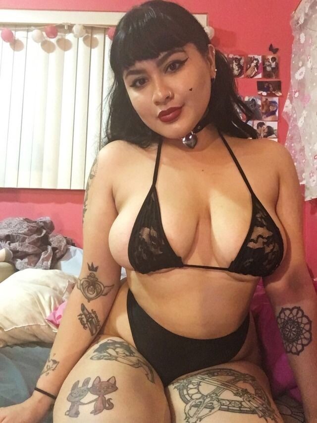 latinasforlife:  🌹 leoloveslatinas 🌹  Too damn fine 💯🌹