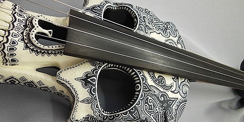 dontbeanassbutt:  moshita:  Skull Violin Stratton Violin  *devil went down to georgia