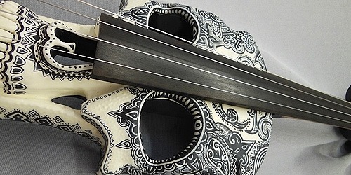 talia-adamowicz:  dontbeanassbutt:  moshita:  Skull Violin Stratton Violin  *devil went down to georgia playing in the distance*  I bet that was a haunting refrain. 