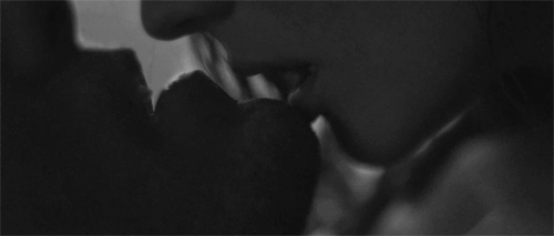 bestcoupleshows:  Chicks Pics And Gifs