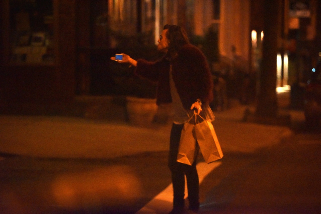 direct-news:  ALBUM - Harry Styles out in New York City. 18/12 