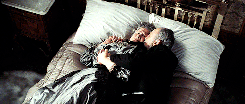 theladytrickster:bubbagumps:► Film Facts➛ Titanic (1997)ღ The elderly couple seen hugging on the bed