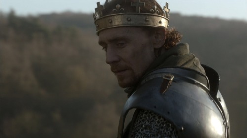 freckles-and-books:“But if it be a sin to covet honour,I am the most offending soul alive.”~Henry V