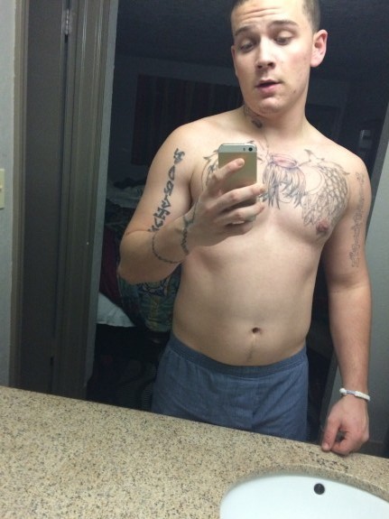 straightwhitethugs:  Yummy