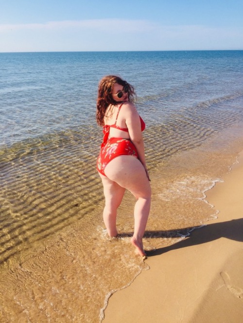 You ever just been a hoe on the beach cause you don’t know how to pose correctly