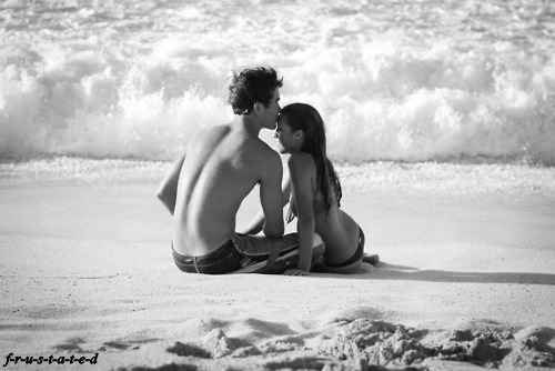 crazykissing:  sex / love / romance blog 