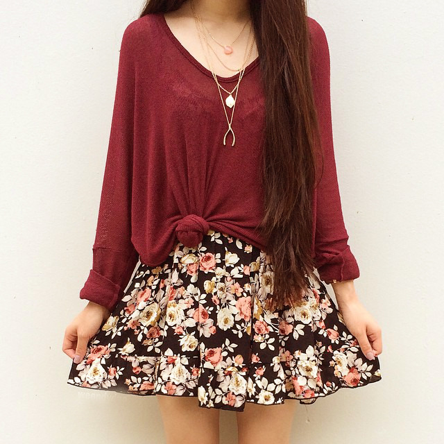 jodiesara:  Red Long Sleeve Loose Dipped Hem Sweater