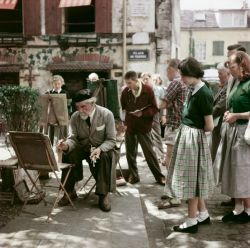 theniftyfifties:  A street scene in Montmartre, Paris, 1950s. Photo by Robert Capa.  x