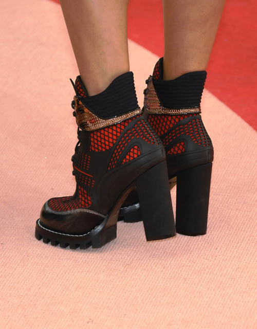 Obsessed with Alicia Vikander’s Louis Vuitton boots at the 2016 Met Gala!