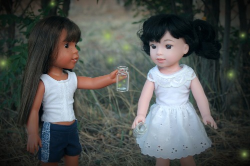 desertdollranch: ✨Ashlyn teaches Emerson how to catch fireflies on a summer evening✨