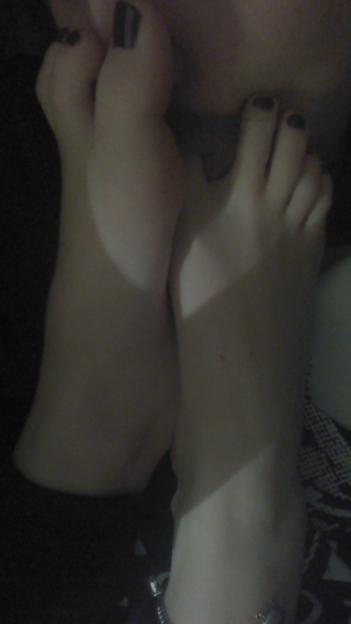 ashfeet:  Had to say goodbye to Ash and her cute feet early this morning since she’s