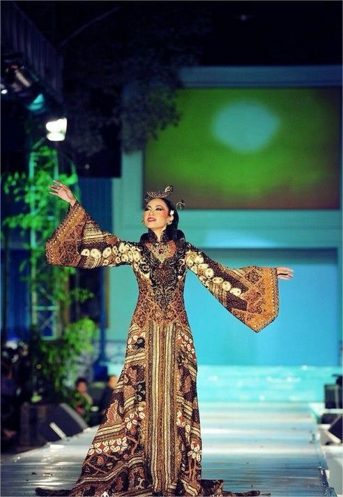 Batik fashion by Anne Avantie