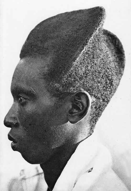 ithelpstodream:“You might think that your hair looks pretty fly, but chances are it’s nothing compared to the Amasunzu. It’s a traditionally Rwandan hairstyle that was once worn by men, as well as by unmarried women in order to indicate to potential