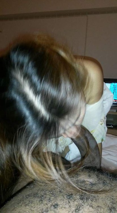 blacknyellow-world:  Lucky Black guy getting sucked and Fucked by Philipina.