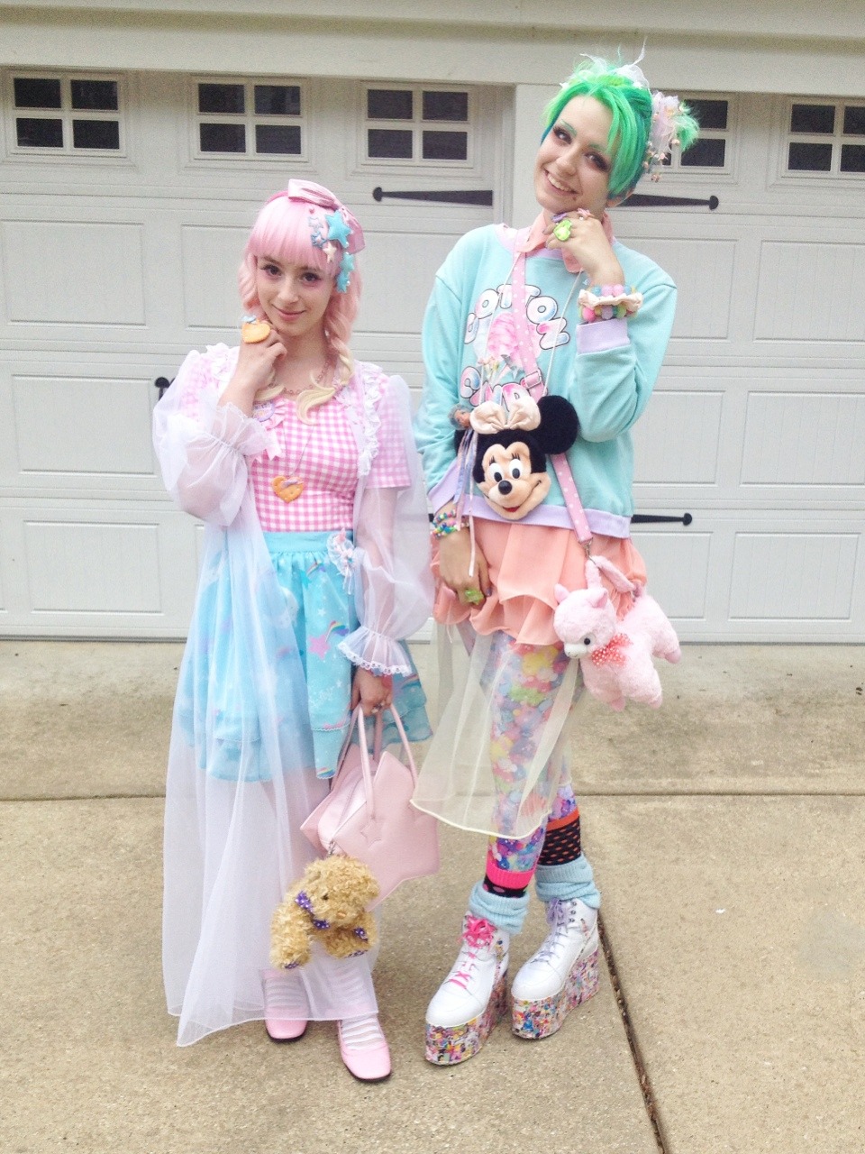mahouprince:  mewmewkittens and I actually remembered to get a photo together for