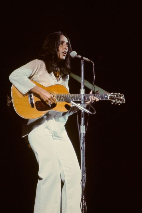 beberequin: Joan Baez performing at Stanford Memorial Church in 1971 Photo by Bob Fitch 