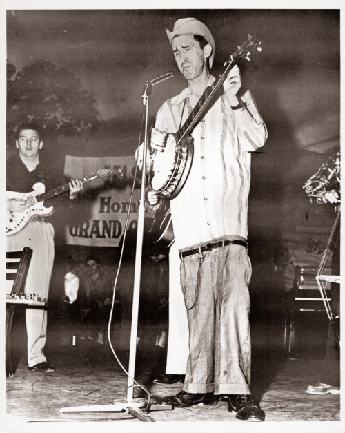 sixbucks:
“bothkindsofmusic:
“ Dave “Stringbean” Akeman: wore his pants like that before it was even a thing. Notice though, his pants are tailored to be down that low.
”
Stringbean and his wife, Estelle, were murdered in their home during a burglary...