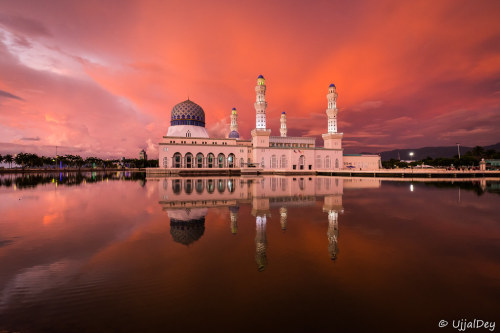 Masjid Bandaraya, Kota Kinabalu by ujjal dey By far the largest mosque in Kota Kinabalu, the Kota Ki