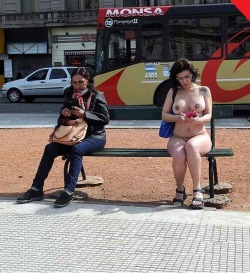 arturotik:Real life nudist - waiting for public transport in Argentina - nobody minds