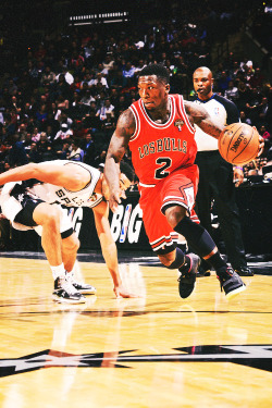 nba-nation:  Nate Robinson in the Air Yeezy