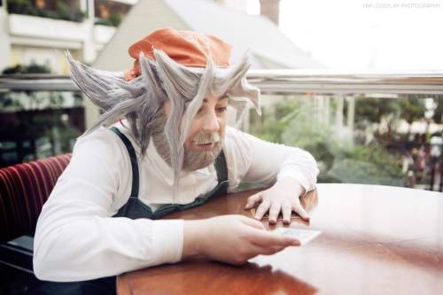 iamterra: paintedqueencos:  • COSPLAY SET •  Grandpa Muto by Me Wig by Zeroye  Kaiba by @nightengales-spies  Photography by @hmcosplay  OH MY GODS! SOLOMON MUTO COSPLAYER!!! 