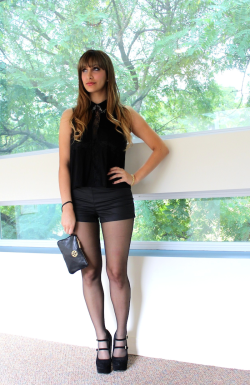 tightsobsession:  Black shorts and sheer