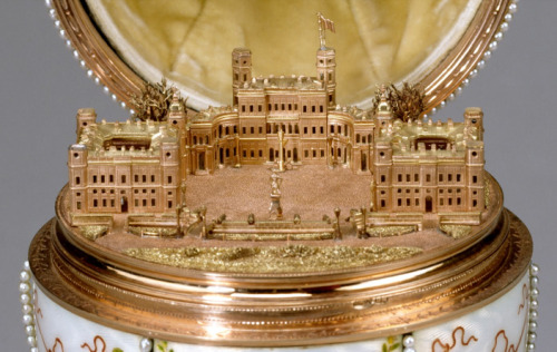 art&ndash;gallery:House of Faberge, Palace of Gatchina Egg. Look closely to see details of cannons, 