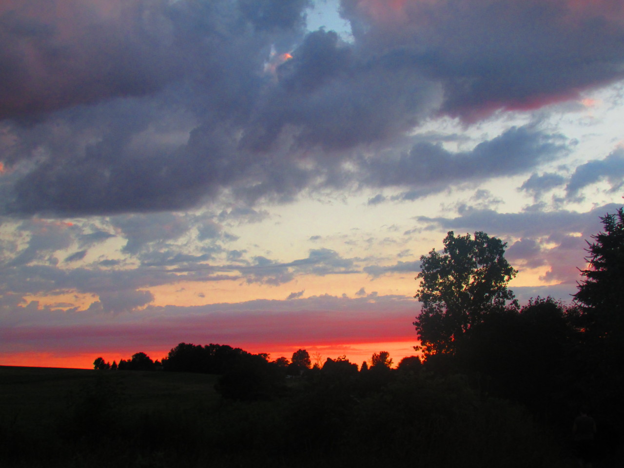 sunsets-and-sweet-tea:  so last week for the entire duration of a sunset I took my