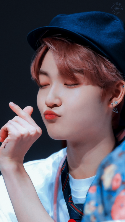 『KEVIN』saved? reblog or like© fantaken owners