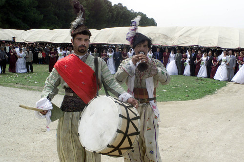 ninevite:assyrian-prince:The traditional Assyrian folk musical instruments of Zorna and Dahole being