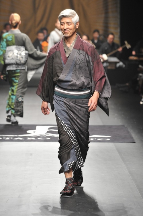 ellensama:My favorite silver fox Japanese runway model is back in another round of amazing designs by Jotaro Saito. Looking even more handsome and always smiling among a sea of serious and frowning models. I still don’t know his name and it kills me!