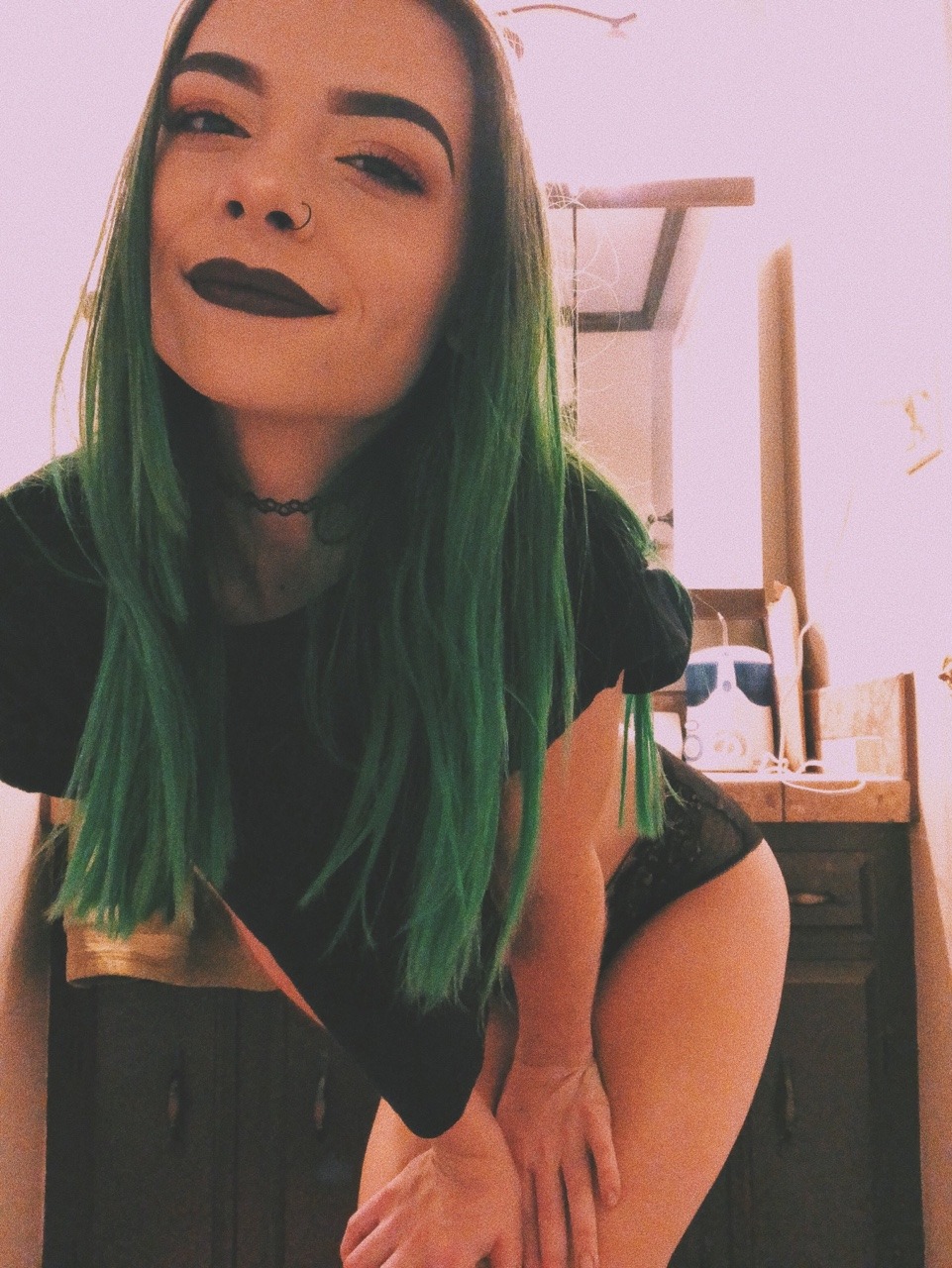 youngkalypso:  That weird girl with the green hair 🥦🌵