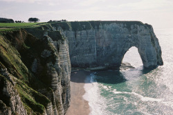 g0odwinter:  Etretat by kygp on Flickr.