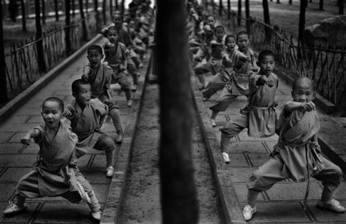 feiyue-shoes-usa:  Shaolin kung fu kids!! They are so amazing!! Wow~