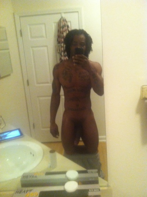 st8hoodshit:  realthug29:  tightholebigdick:  http://tightholebigdick.tumblr.com/  Ummm  Dread head nigga