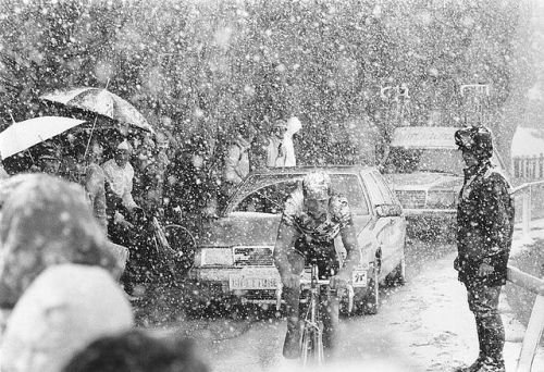 classicvintagecycling: Johan Van de Velde fighting through snow on the Gavia, Giro d'Italia 1988