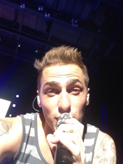 green-eyed-spiderman:  Kendall’s. Selfies.