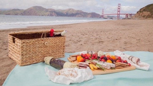  Even the most seasoned picnicker could use a brush up on picnicking rules and etiquette as summer a