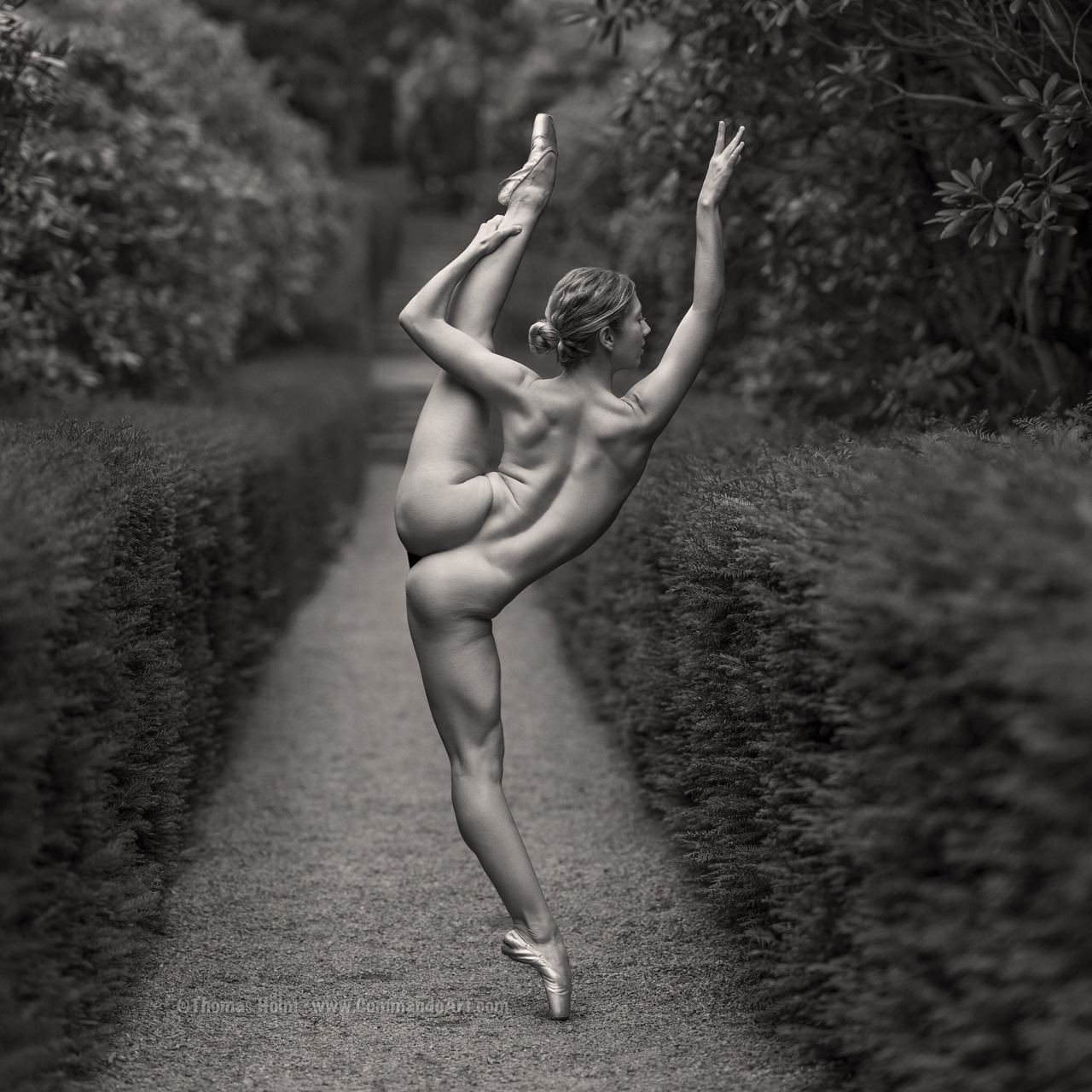 thedancerwithtattoos:  Anna Russell