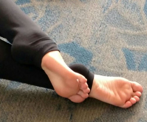 womensfoot-lover:  Womens Foot Lover - http://womensfoot-lover.tumblr.com